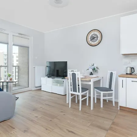 Apartment Nowa Letnica Comfortable With Balcony & Parking By Renters